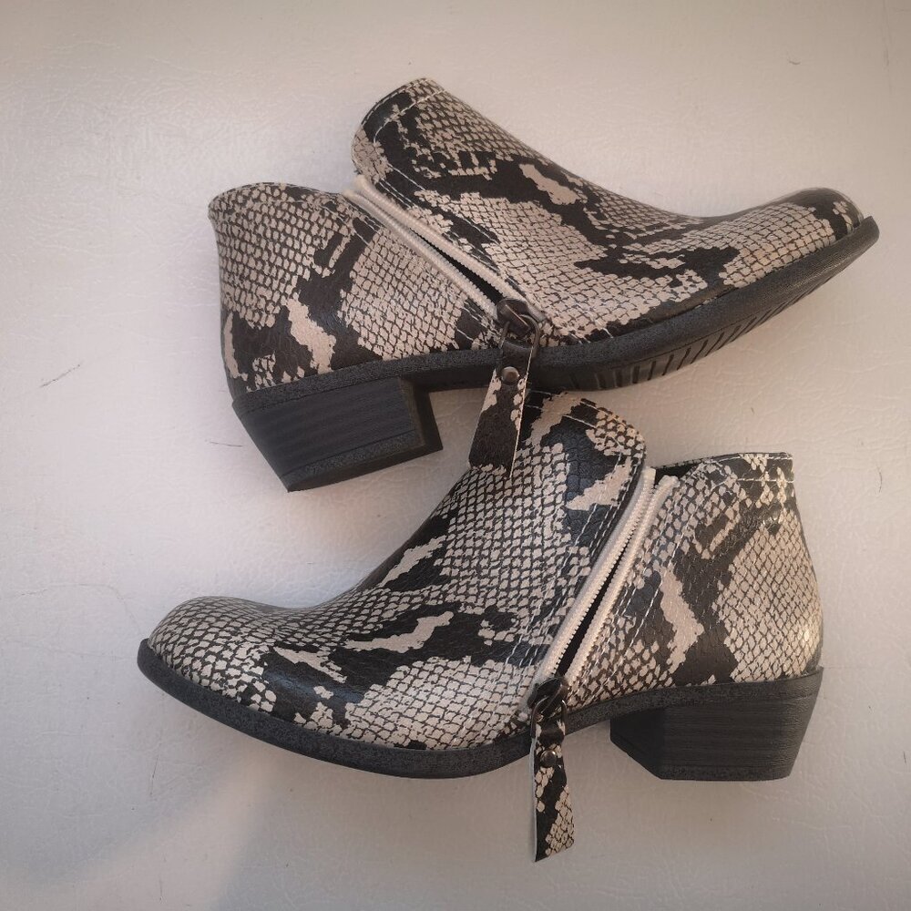 Arizona Jean Co. Ladies Galen Size 5 Faux Leather Ankle Boots